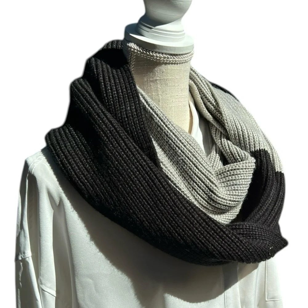 ♠️Kate Spade Black & Gray Color Block Knit Infinity Scarf with Charm